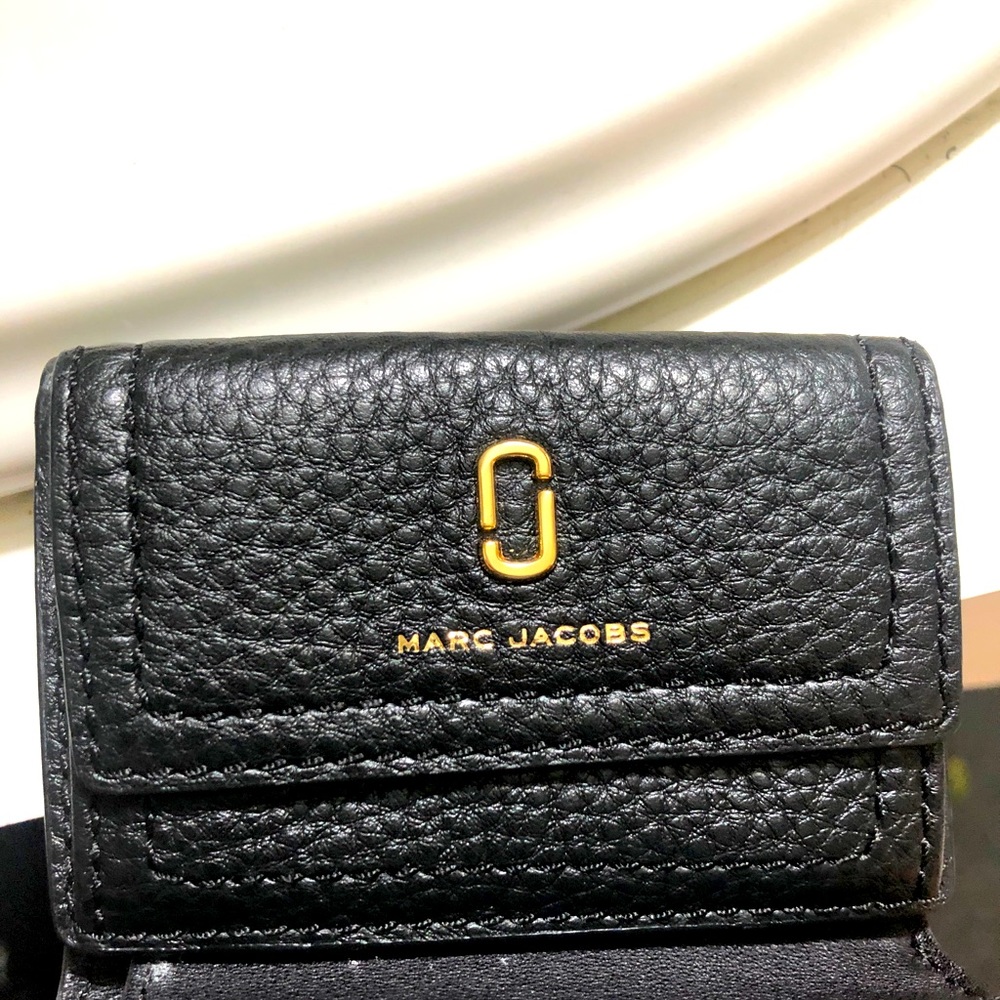 Marc Jacobs black and white leather wallet